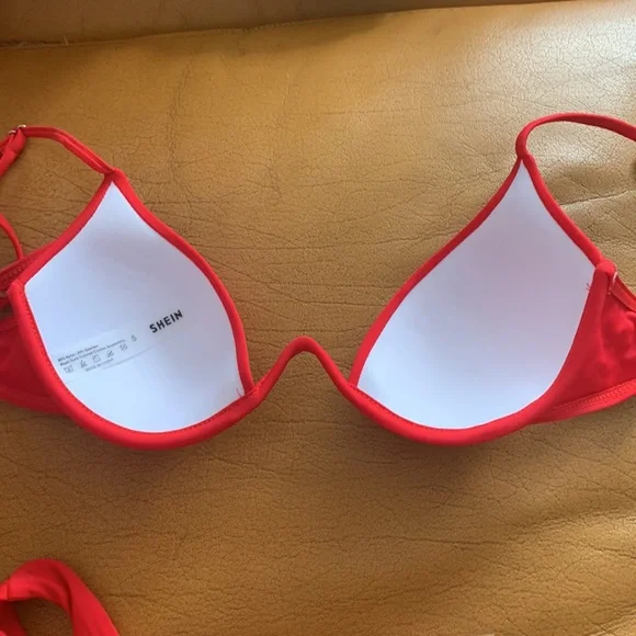 Bikinis - Picture 14 of 16